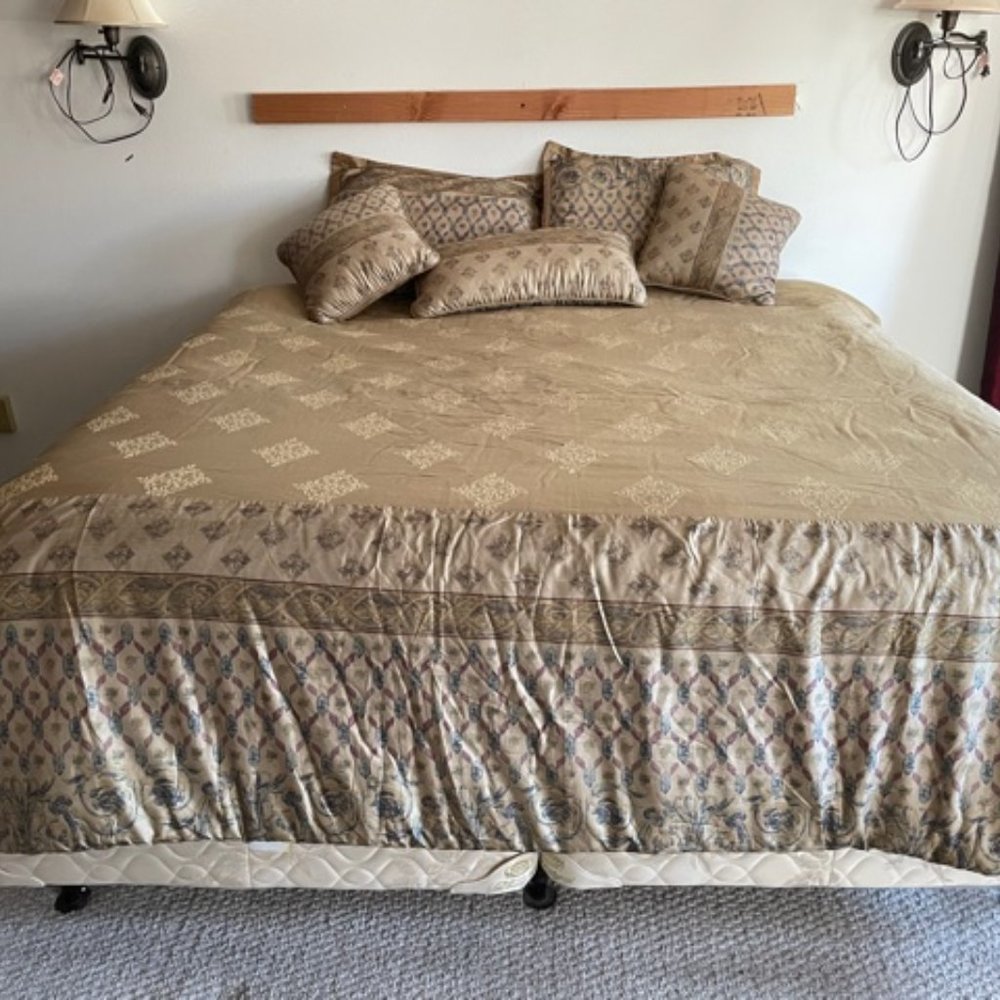 Duvet Cover & Dust Ruffle